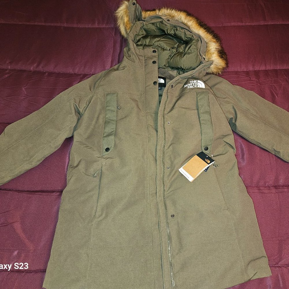 *NWT* The North Face Women's New Outbroughs Parka Taupe/ Olive Green